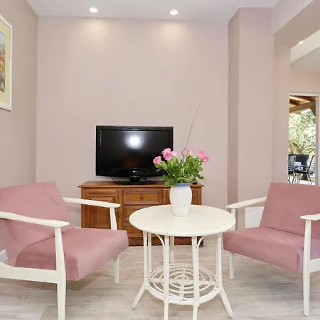 ヴィラ Hacienda Mia With Yacuzzi,bbq , Free Parking ザダル