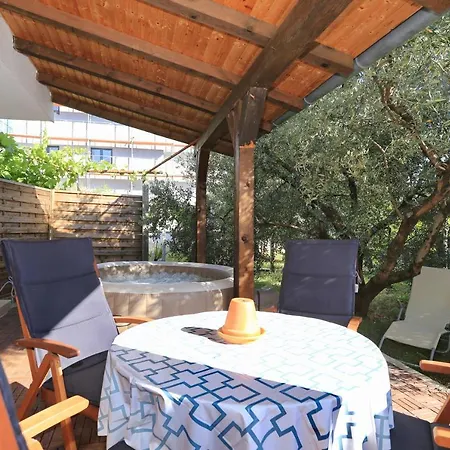 Vila Hacienda Mia With Yacuzzi,bbq , Free Parking