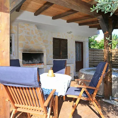 Villa Hacienda Mia With Yacuzzi,bbq , Free Parking